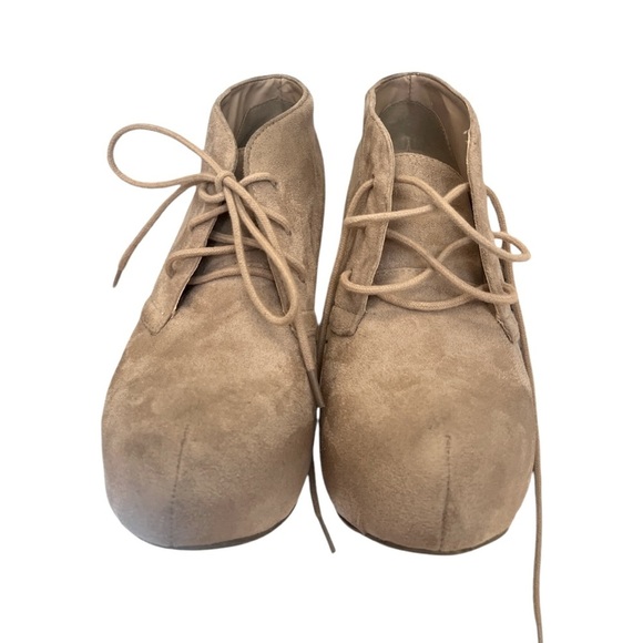 CHARLOTTE RUSSE retro lace-up boot - Picture 2 of 7